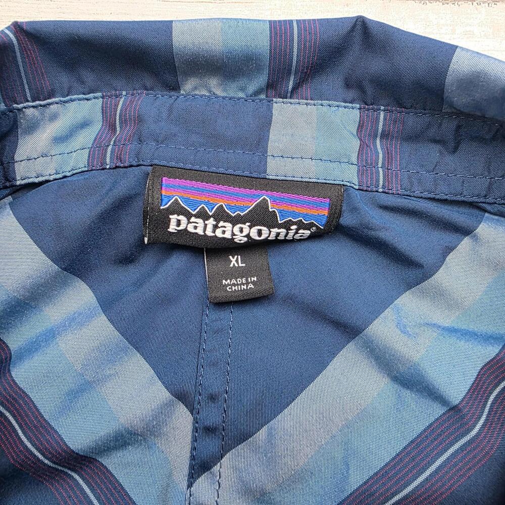 Patagonia Lightweight Men XL Button Up Short Sleeve Vented Hiking Casual Wicking - Picture 3 of 7